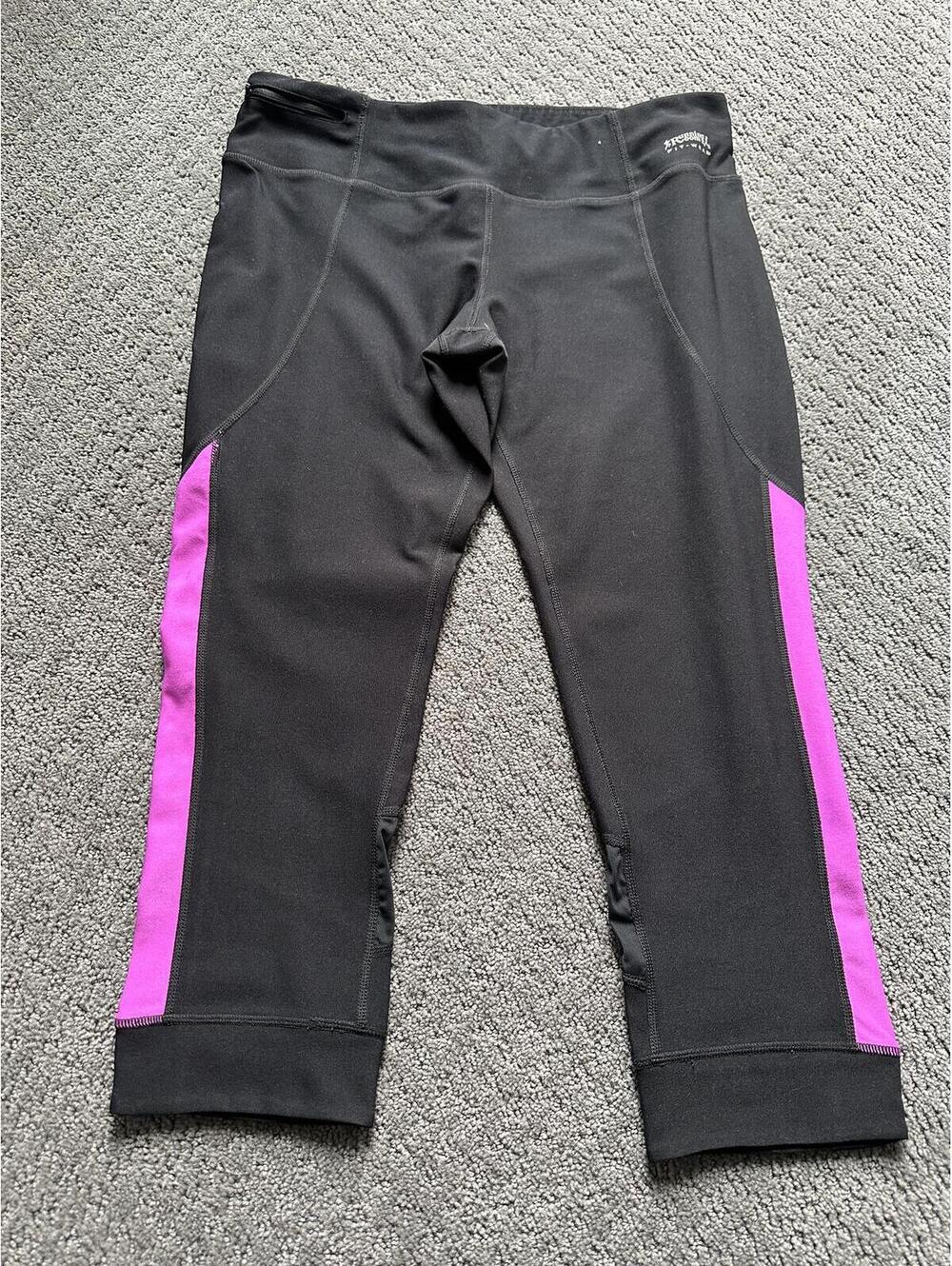 Running Room Fit-Wear Cropped Leggings Black Pink Reflective Womens L